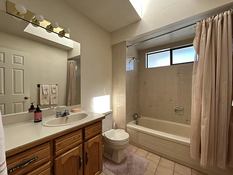 4902 Gladstone St #UPPER — Photo 10