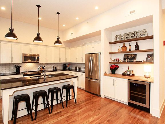 3rd image of 101 W Magnolia Ave #101