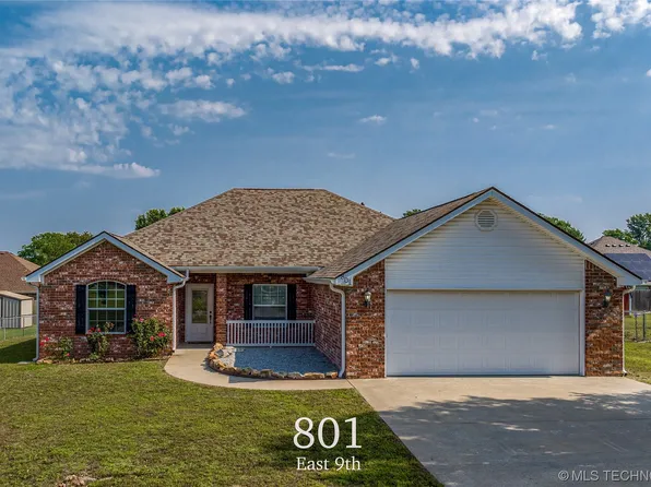 801 E 9th St, Grove, OK 74344