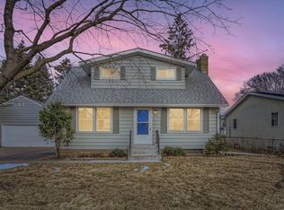 385 Eldridge Ave E, Maplewood, MN 55117