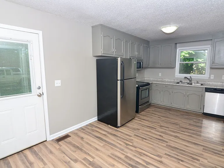 325 Shirley Rd — Photo 7