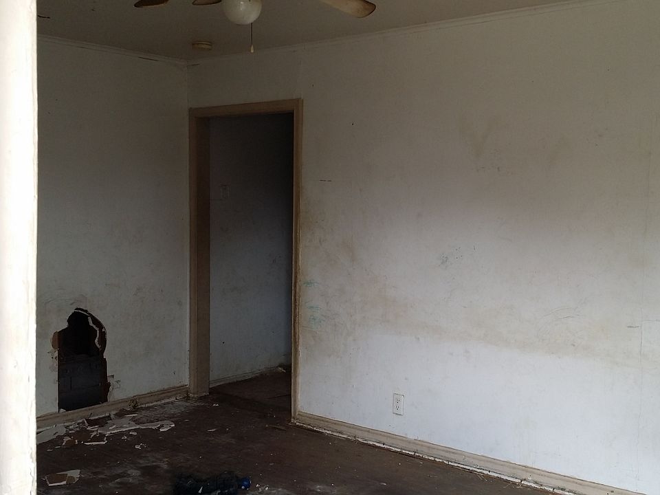 2nd image of 307 E 45th St