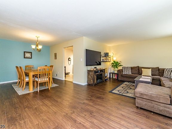 3rd image of 9 Colgate Dr