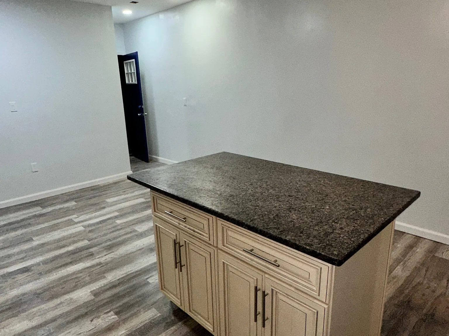 3 bed, 2000 sqft, $2,350 — Photo 3