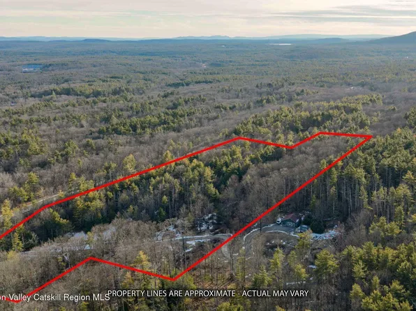 75 W Saugerties Road, Woodstock, NY 12498