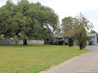 704 Bensdale Rd, Pleasanton, TX 78064