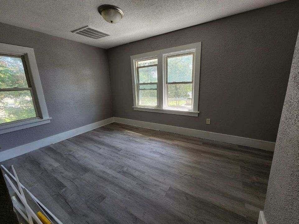 2nd image of 824 5th Ave #1-4