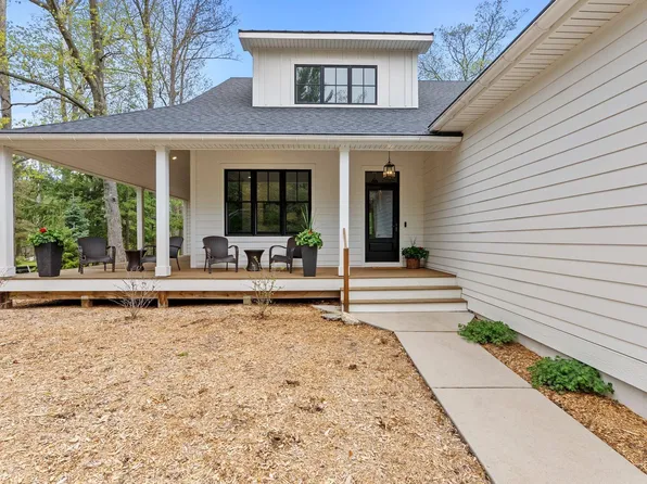 6108 W Crystal Bend Dr, Glen Arbor, MI 49636