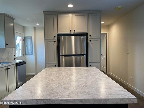 5th image of 1060 N Wenas Rd Unit 9