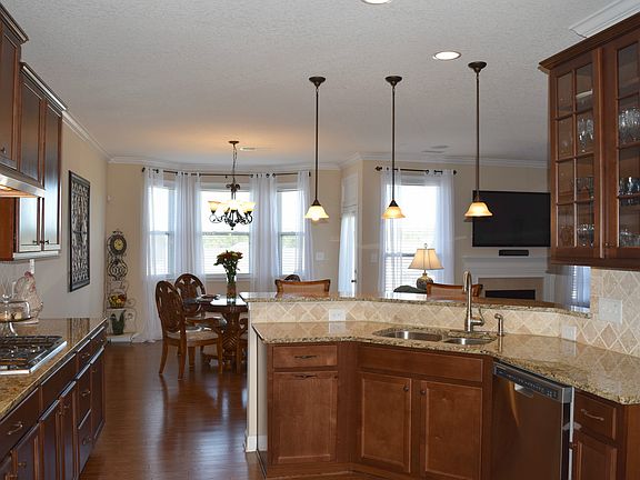 5th image of 117 Cranbrook Ln