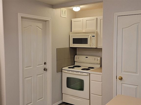 5th image of 3607 Laredo Dr