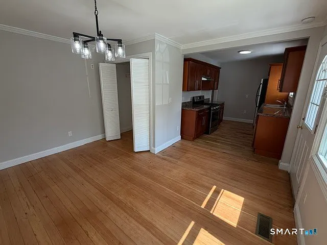 3 bed, 1.0 bath, 2160 sqft, $2,350 — Photo 3