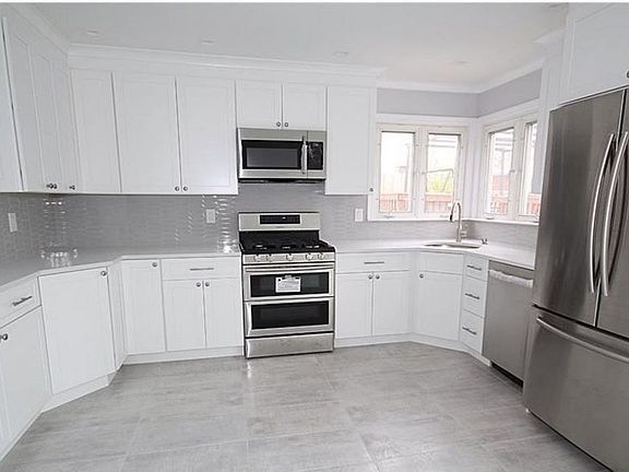 5th image of 2165 E 70th St