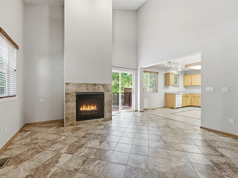 17624 Peyton Dr — Photo 8