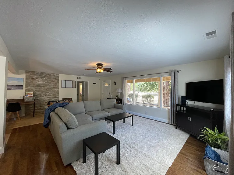 450 SE Reed Market Rd — Photo 7