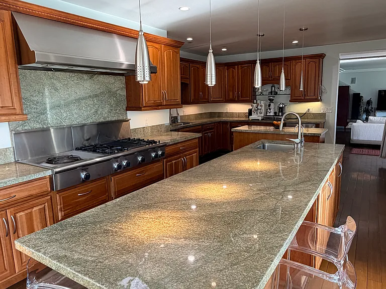 2426 Aspen Dr — Photo 2