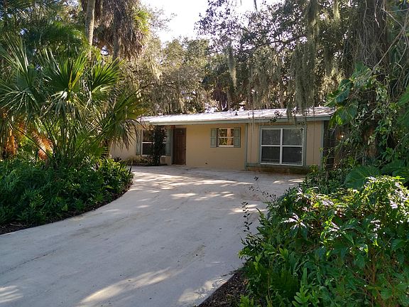 2nd image of 510 Dahlia Lane