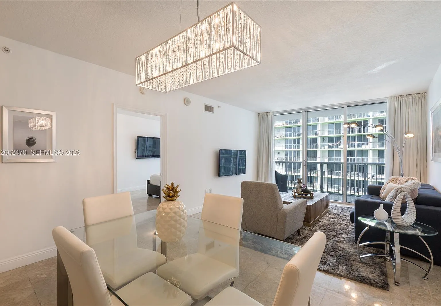 Opera Tower Condo — Photo 4
