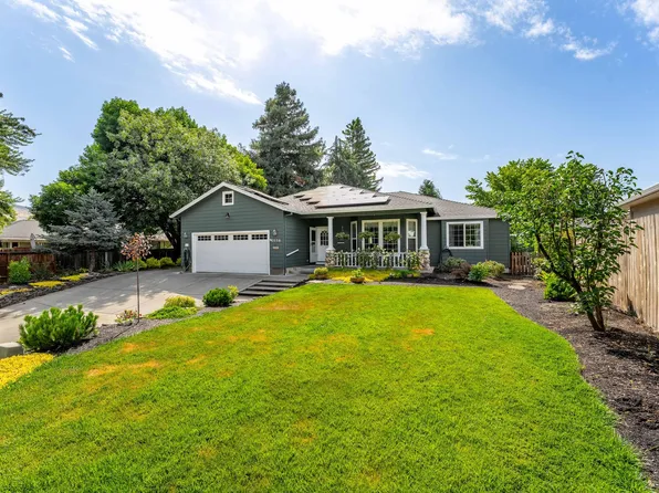 2556 Waters Edge Way, Medford, OR 97504