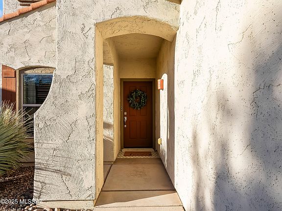 3rd image of 776 W Calle Valenciana