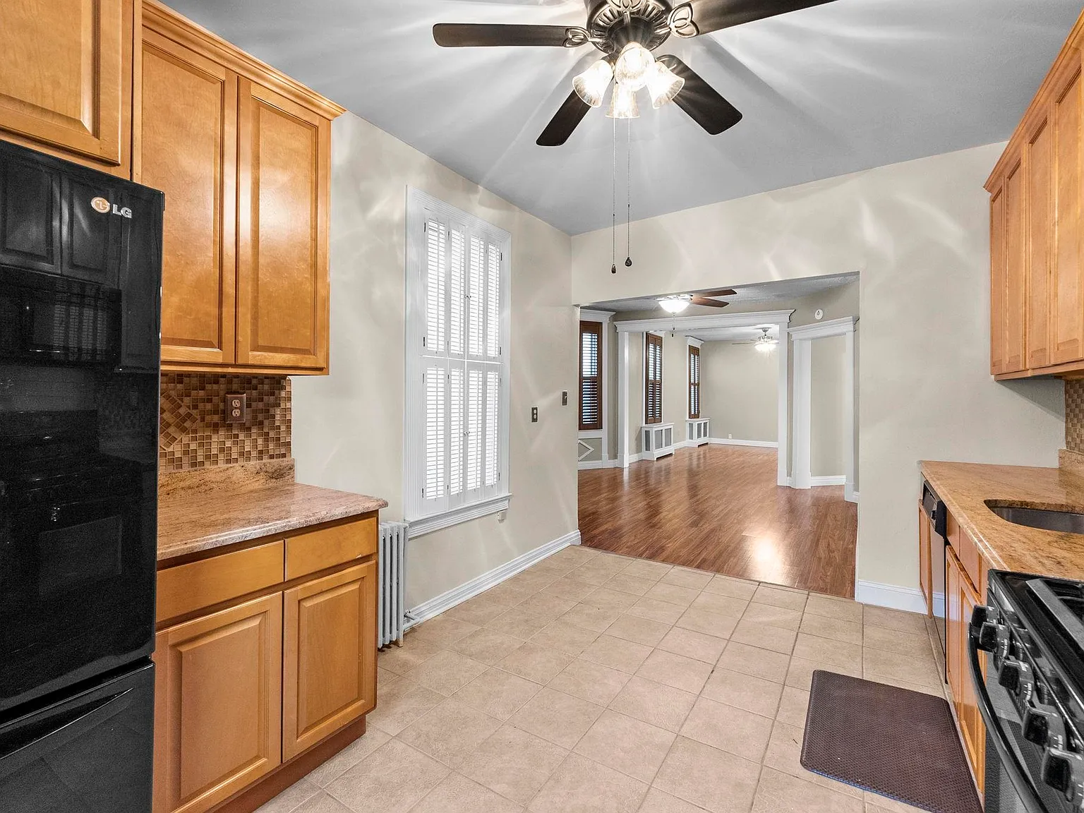 2 bed, 1.0 bath, $2,800 — Photo 3
