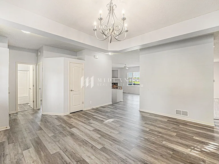 6738 S 188th Ave — Photo 4