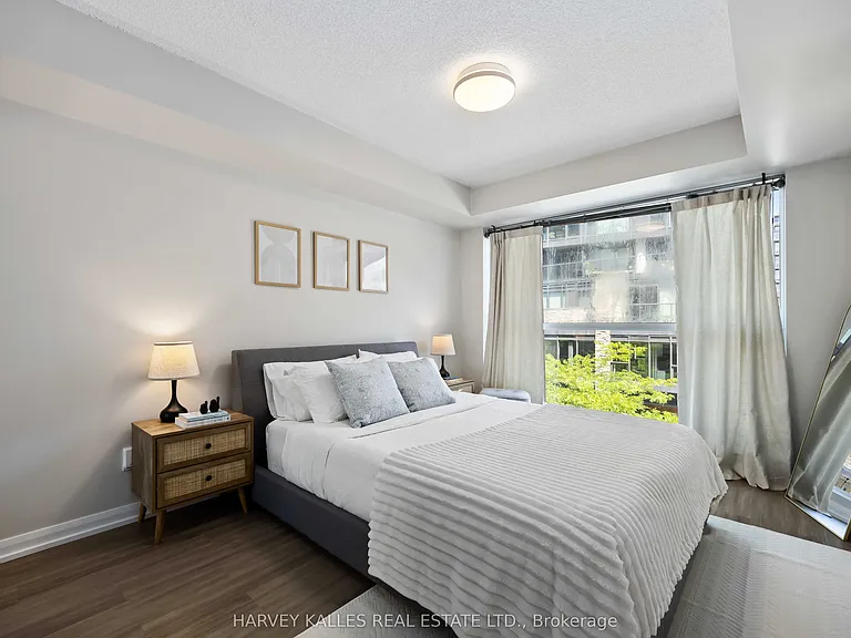 18 Beverley St #416 — Photo 25