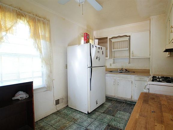 3rd image of 1726 Seymour Ave