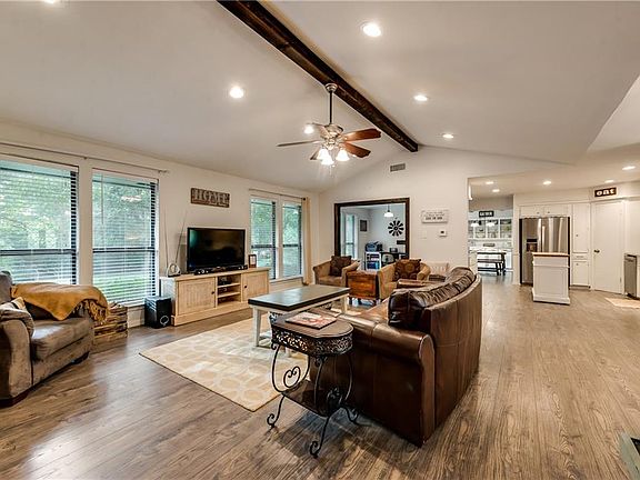3rd image of 807 Little Creek Trl