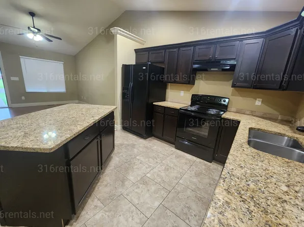 8462 E Granite Ct, Wichita, KS 67226