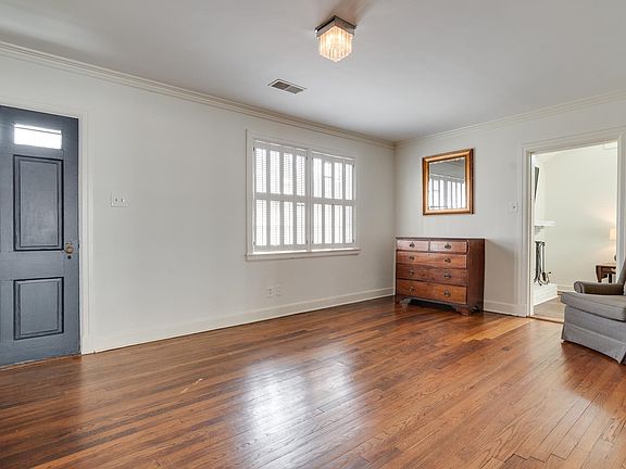 4th image of 537 Eastbourne Pl