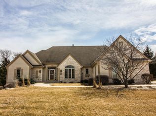 105 Kestrel Way, Hartland, WI 53029