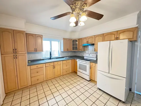 18 Beal St APT 1, Stamford, CT 06902
