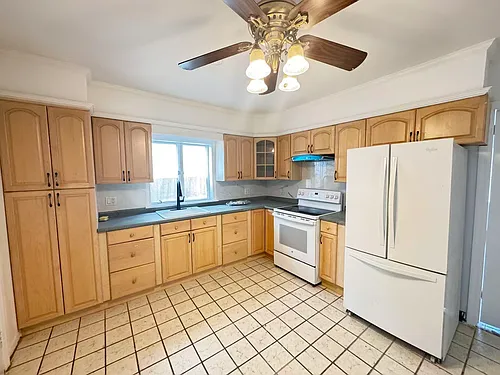 18 Beal St Photo 1
