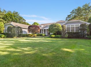 49 Midhampton Ave, East Quogue, NY 11942