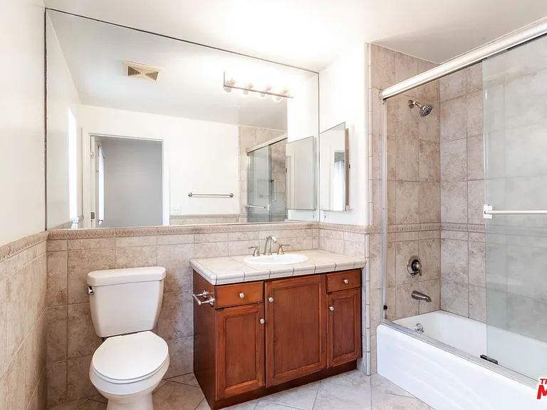 2335 S Bentley Ave #104 — Photo 14
