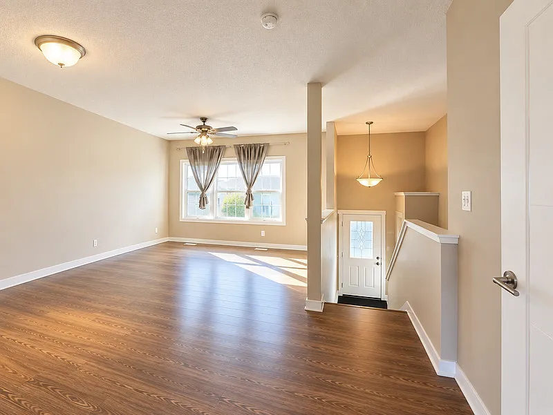 2 bed, 2.5 bath, 1300 sqft, $1,500 — Photo 2