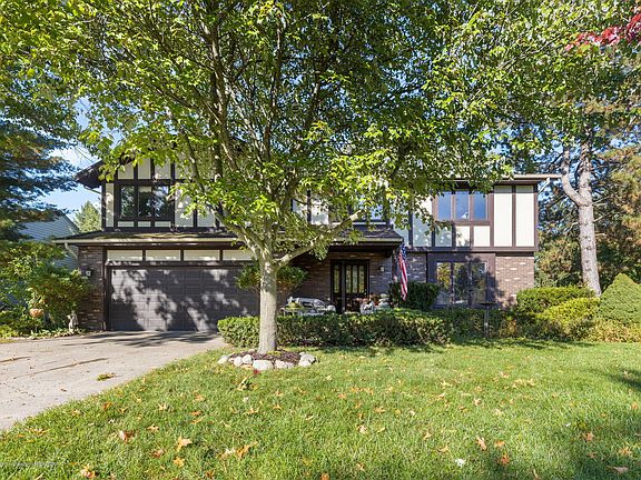 4th image of 3927 Cloverdale Ave