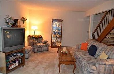 3rd image of 6747 Willow Grove Pl E