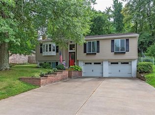 129 Dover Dr, Coraopolis, PA 15108