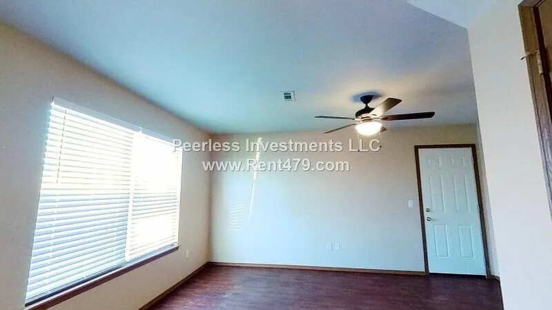3 bed, 2.0 bath, 1200 sqft, $1,395 — Photo 4