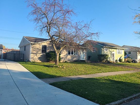 3rd image of 67 Mayberry Dr W