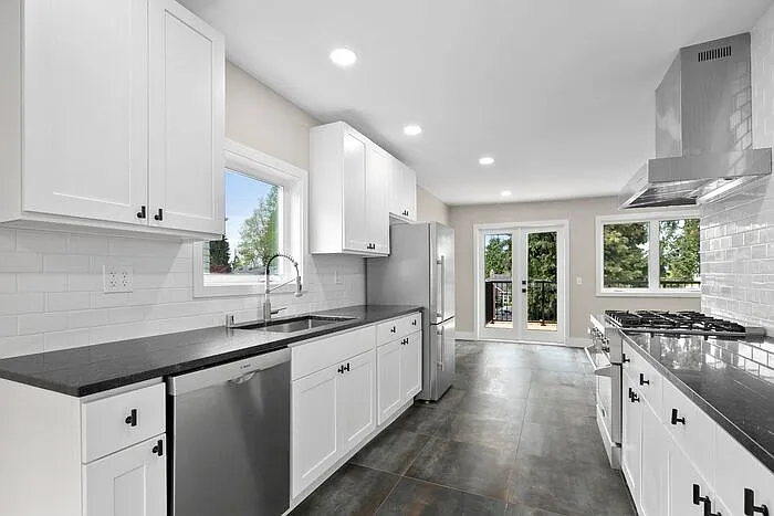 3447 41st Ave SW — Photo 3