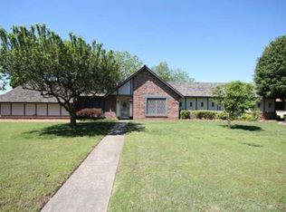 608 Rochelle Ct, Rogers, AR 72758