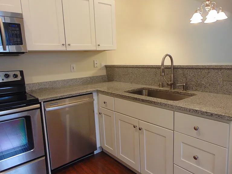1800 NE 40th St #F6 — Photo 8