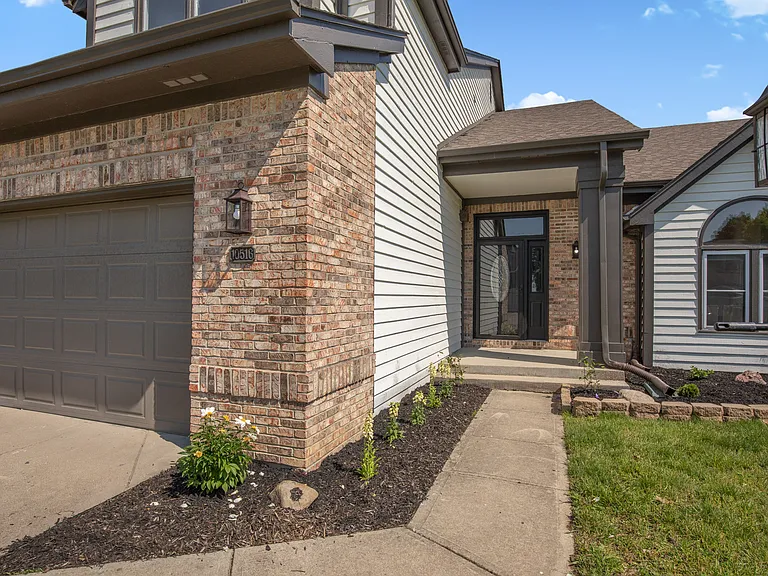 10516 Beacon Ln — Photo 3