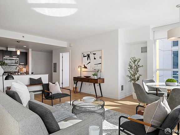 5th image of 300 Berry St Unit 611