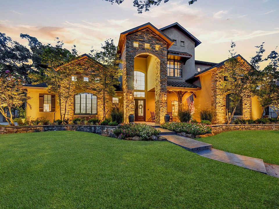 1st image of 28102 Emerald Oaks