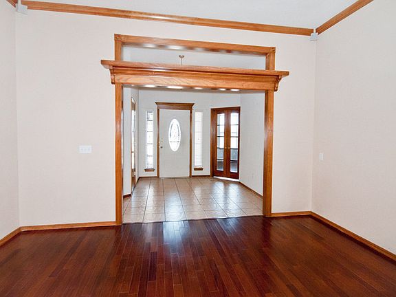 3rd image of 617 N Chisholm Trail Way
