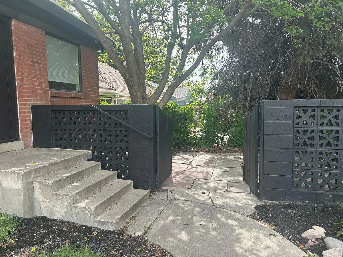 Building Photo - 1208 E Charlton Ave